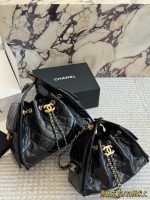 CHANEL 25 bag black leather size : 26 / 22 cm