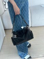 chanel shoulder bag - Image 7