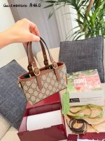 Gucci mini emblem size : 17 cm