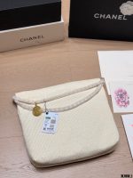 CHANEL 22 BAG  size :  30 X 32cm - Image 4