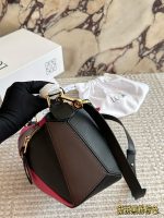LOEWE PUZZLE BAG  SIZE : 18*11cm,  24*15cm - Image 5