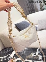 CHANEL BAG SIZE : 20CM - Image 6