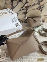 LOEWE PUZZLE BAG  SIZE : 18*11cm,  24*15cm - Image 3