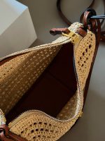 Loewe Hammock Hobo size：17 X 27X16cm - Image 9