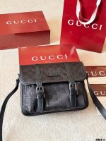 Gucci black bag size : 26x19cm