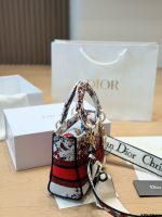 DIOR LADY DIOR SIZE :  20X 17cm - Image 3