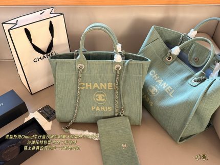 CHANEL bag size :38*30cm , 33*25cm