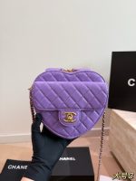 CHANEL BAG  SIZE : 16 CM