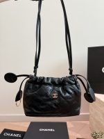 CHANEL BAG  SIZE :  19 x 14 cm