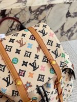 LOUIS VUITTON lv BACKPACK SIZE :  45 X 26cm - Image 4