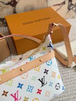 LOUIS VUITTON lv BAG SIZE : 22 X 13cm - Image 3