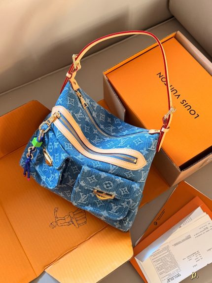 LOUIS VUITTON lv  BAG size：30*22cm