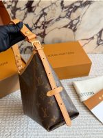 LOUIS VUITTON lv BAG SIZE : 34 X 19cm - Image 4