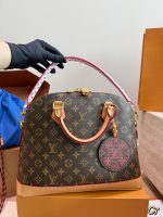 LOUIS VUITTON lv ALMA PM SIZE : 35.27cm