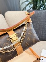 LOUIS VUITTON lv POCHETTE MIA BAG - Image 6