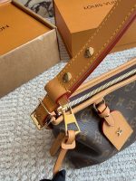 LOUIS VUITTON lv BAG SIZE : 34 X 19cm - Image 7