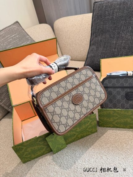 GUCCI CAMERA BAG SIZE :  22.5×7×14cm