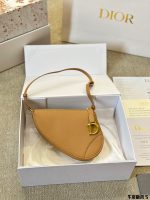 DIOR SADDLE SIZE :  20x15×4 CM - Image 2