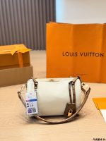 LOUIS VUITTON lv Express  BAG SIZE :  25  X 15cm - Image 9