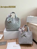 𝑫𝒊𝒐𝒓 𝒕𝒐𝒖𝒋𝒐𝒖𝒓𝒔 bag size：28cm / 20cm