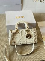 DIOR LADY DIOR JOY  SIZE : 22cm - Image 4