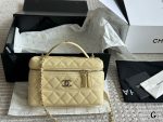 CHANEL 25C LP vanity  size : 19x 12 cm