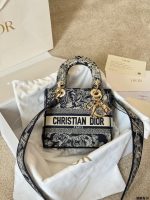 DIOR LADY DIOR size : 20 cm - Image 3