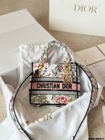 DIOR LADY DIOR SIZE :  20 CM - Image 3