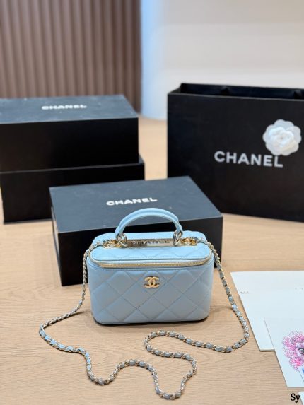 CHANEL 24B VANITY  SIZE :  18 X 11cm