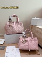 𝑫𝒊𝒐𝒓 𝒕𝒐𝒖𝒋𝒐𝒖𝒓𝒔 bag size：23 x14x 12 / 28.5 x 21.5 x 19 cm