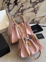 CHANEL 25 BAG SIZE : 22CM / 26CM
