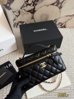 CHANEL 25C LP vanity  size : 19x 12 cm