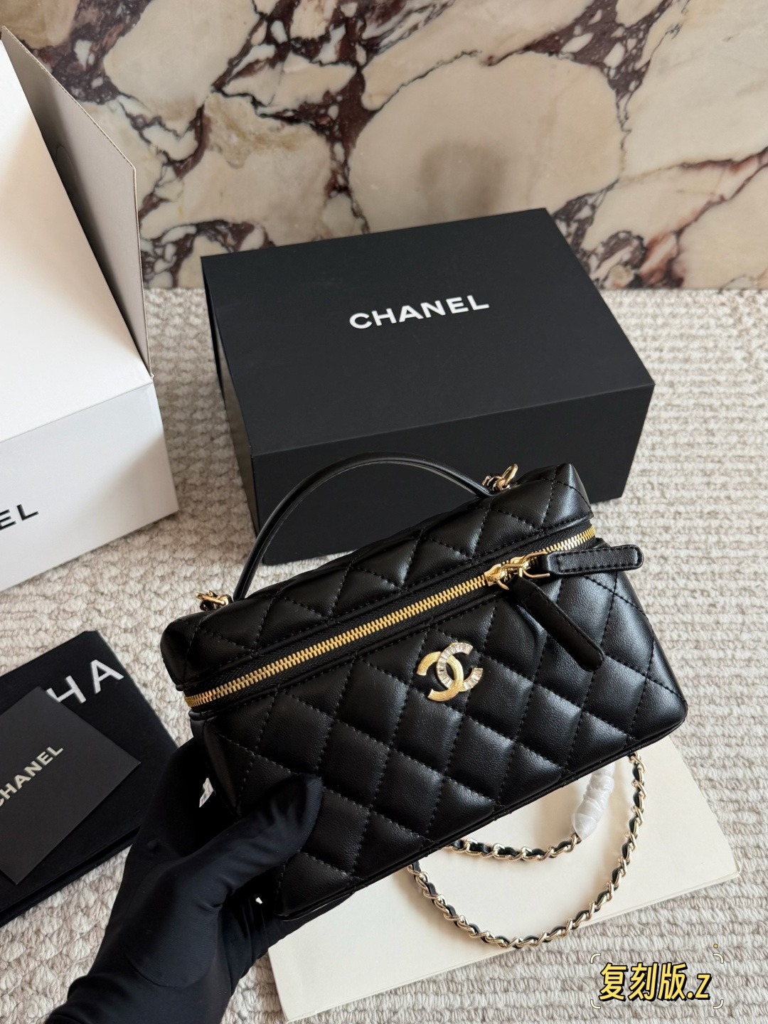 imgi_48_cmp_i1773470729504_5647_0_0 CHANEL 25C LP vanity size : 19x 12 cm - Image 1