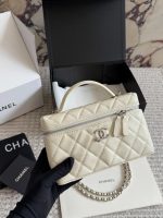 CHANEL 25C LP vanity  size : 19x 12 cm