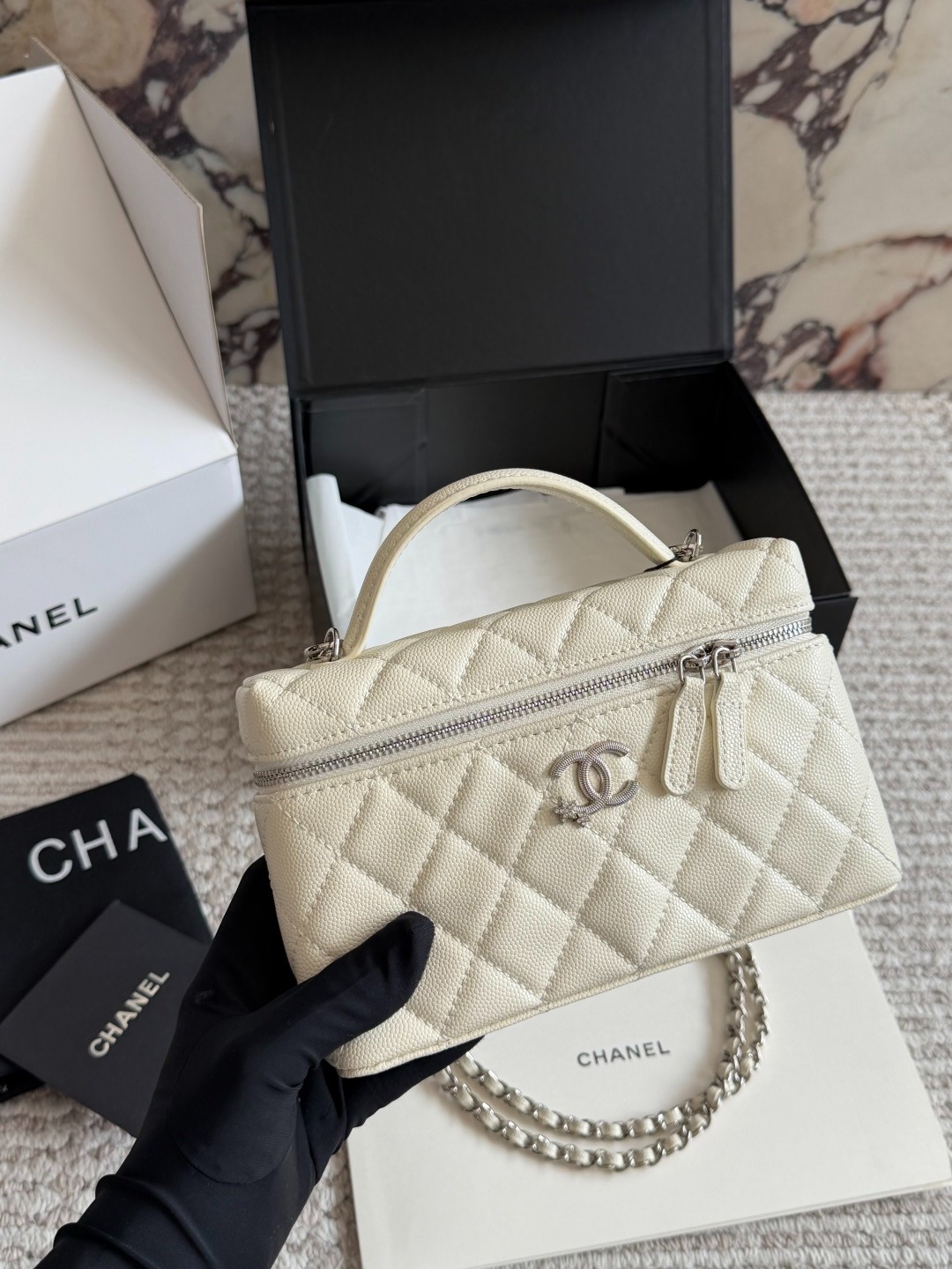 imgi_48_cmp_i1773659065080_3576_0_0 CHANEL 25C LP vanity size : 19x 12 cm - Image 1