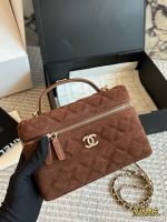 CHANEL 25C LP vanity  size : 19x 12 cm