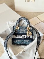 DIOR LADY DIOR SIZE :  20 CM