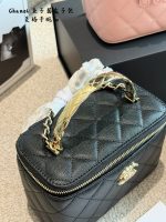 CHANEL VANITY SIZE : 19 CM - Image 3
