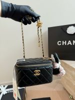 CHANEL VANITY SIZE : 16X 10 CM