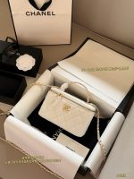 CHANEL 26C VANITY  SIZE :  18 X 11cm