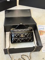 CHANEL 25C LP vanity  size : 19x 12 cm