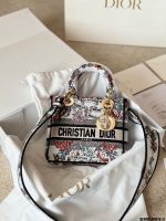 DIOR LADY DIOR SIZE :  20 CM