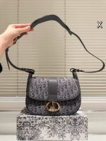 DIOR  MONTAIGNE BAG SIZE :  24×17x9cm
