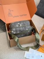LOUIS VUITTON Lv camera bag size : 23 cm - Image 4