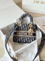 DIOR LADY DIOR size : 20 cm