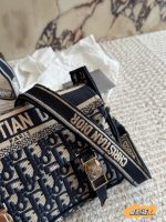 DIOR camp bag size : 29*27cm - Image 2