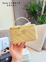 CHANEL VANITY SIZE : 19 CM