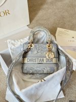 DIOR LADY DIOR size : 20 cm