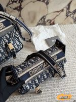 DIOR camp bag size : 29*27cm - Image 3