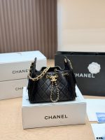 CHANEL 25 BAG SIZE : 22CM / 26CM - Image 3